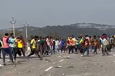 WATCH | Hundreds Block Chennai-Bengaluru Highway After Permission Denied for Jallikattu Event, 15 Policemen Injured