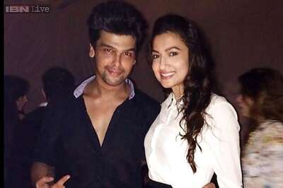 Kushal Tandon confirms spilt with Gauahar Khan on Twitter