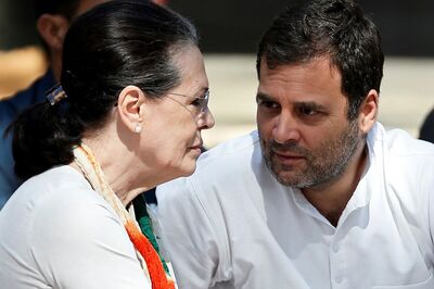 With Loss of Trusted Aides Motilal Vora and Ahmed Patel, Road Ahead for Gandhis Only Tougher, Lonelier