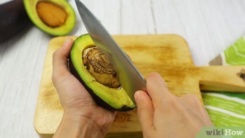 How to Make an Avocado Mask for Hair