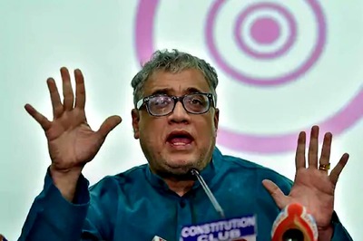 TMC MPs 'Air Dash' to Delhi to Stop 'Bulldozing' of Bill That Gives LG More Powers