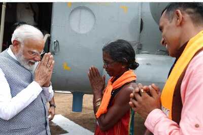 PM Modi Meets Fruit Seller Mohini Gowda During Visit to Karnataka's Sirsi