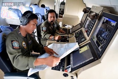 Aerial search operations to find missing AirAsia flight QZ8501 with 162 people on board resumes