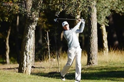 Daniel Brooks keeps lead as rain interrupts Mandela Championship