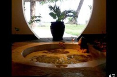 Priest, girlfriend sink in bathtub scam