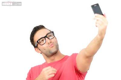 Narcissism or education? Universities offer 'selfie course' to teach students the art of self-capturing