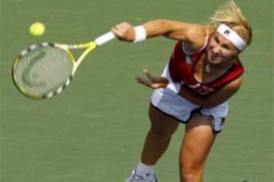 Kuznetsova conquers Azarenka, enters quarters