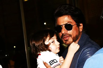 Doting Father Shah Rukh Khan Protects Son AbRam From Paparazzi as He Jets Out of Mumbai