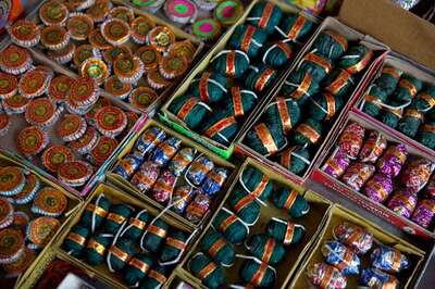 Despite SC Order, BJP Leader Plans to Distribute Firecrackers Among Slum Kids on Diwali