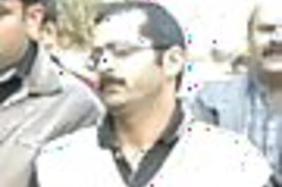 Hurriyat leader meets Parliament attacker