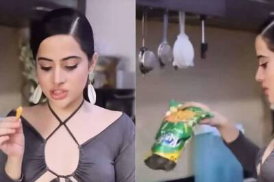 Urfi Javed Washes Kurkure Before Eating And Nobody is 'Digesting' Her Viral Video