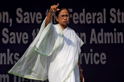 Mamata Urges Centre Not to Start International Flights to State, Caps Price of Covid-19 Treatment & Testing