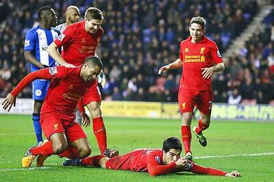 Suarez leads Liverpool to 4-0 win over Wigan