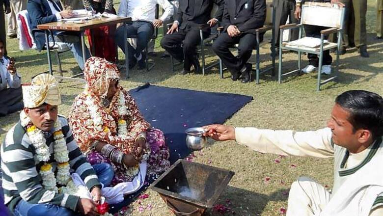 Snapshot: Life convict marries girlfriend inside jail