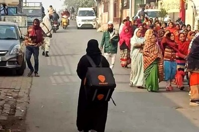 Burqa-Clad Woman With Swiggy Bag on Lucknow Street Goes Viral, Here's Her Story