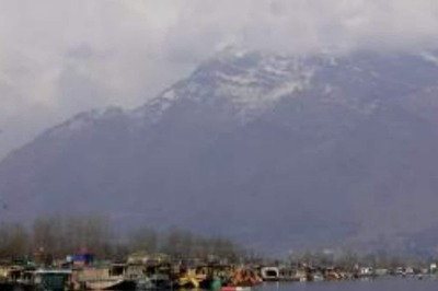 Incessant Rainfall Swells Up Rivers, Triggers Flash Floods in J&K; Srinagar-Jammu & Mughal Road Blocked Due to Landslides