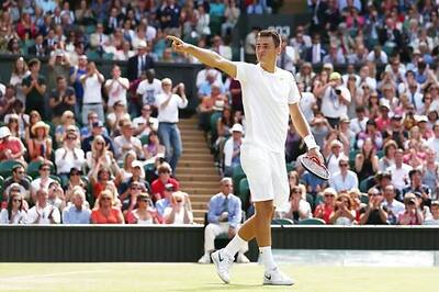 Bernard Tomic beats Richard Gasquet to reach fourth round