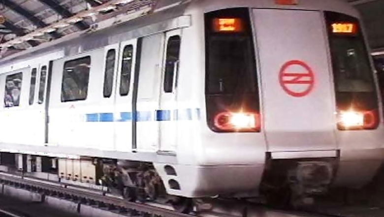 Delhi: Woman commits suicide at Metro station