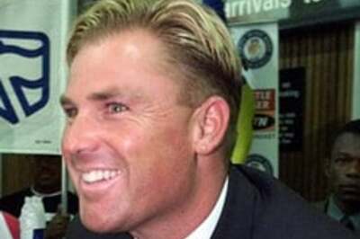 Monty gets the thumps up from Warne