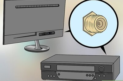 How to Hook Up a VCR to a TV