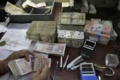 Rupee weakens for 2nd day, falls 19 paise against US dollar to end at 58.71