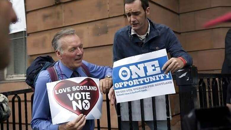 Scotland votes on independence, United Kingdom's fate on knife-edge