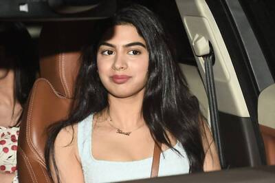 Khushi Kapoor Gets Emotional While Leaving Mumbai for New York