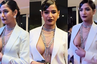 Poonam Pandey Has OOPS Moment As She Sizzles in Power Suit Without Bra, Video Goes Viral; Watch