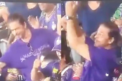 Shah Rukh Khan Celebrates KKR's Victory Over Sunrisers Hyderabad With His Signature Pose; Watch