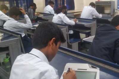 Delhi School Holds Paperless Term-end Exams, Provides Tablet-like Devices to Students
