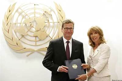 Nations line up to sign United Nations arms trade treaty