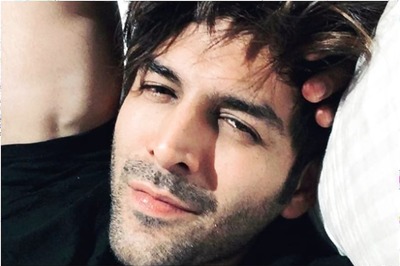 Kartik Aaryan Wants to Look Sexy Again, Asks Fans If He Should Shave off His Stubble