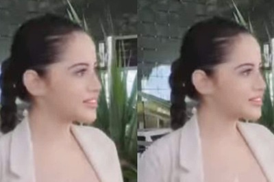 Urfi Javed Poses in a Bra and Loose Pants at Airport, Gets Brutally Trolled for Her Outfit