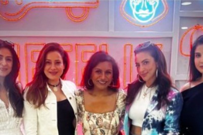 Mindy Kaling Catches Up With Fabulous Wives Maheep Kapoor, Bhavana Pandey, Seema Sajdeh, Neelam Kothari in Mumbai