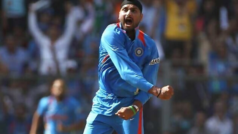 Cricketer Harbhajan Singh turns vendor for TV show 'Mission Sapne'