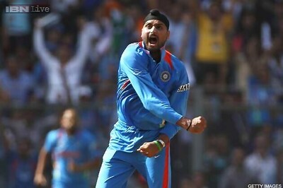 Cricketer Harbhajan Singh turns vendor for TV show 'Mission Sapne'