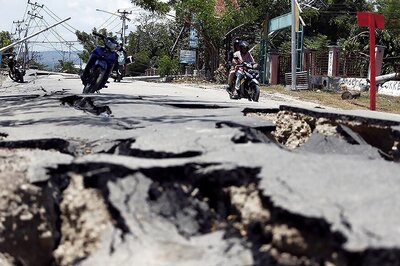 Death Toll Climbs to 5 After 7.3 Magnitude Earthquake Jolts Eastern Indonesia