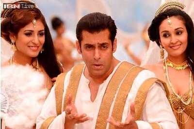 Dolly eagerly waiting for Salman's dual avatar in 'Bigg Boss 7'