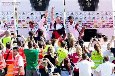 Germany World Cup heroes return home to huge fan party