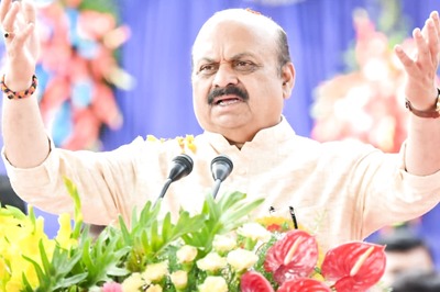 Bommai’s Diwali Bomb for Journalists Sparks Anger as CMO 'Gifts' 1 Lakh in Cash; Cong Harks Back to 'PayCM' Dig