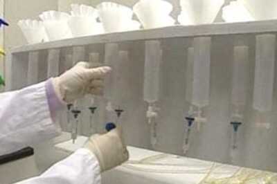 US approves H1N1 vaccine, shots to be ready in a month