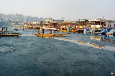 Srinagar Shivers at -6.2 Degrees as Bone-chilling Winter Grips North India; Rail and Air Traffic Affected