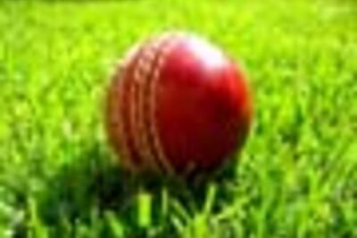 Warne's mentor in Chennai with a 'gift'