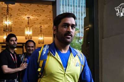MS Dhoni Spotted in Mumbai Having Breakfast in First Appearance After Knee Surgery
