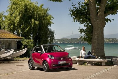 Mercedes-Benz Rolls Out Electric Smart ForTwo Cabrio