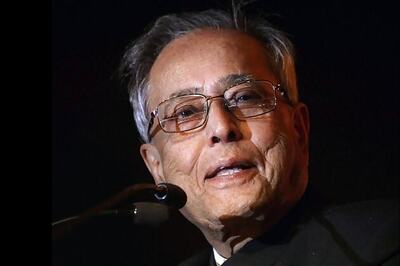 IMF Chief discusses global economy with Pranab