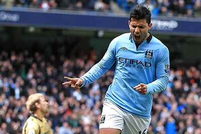 Aguero signs one-year extension to remain with Man City until 2017