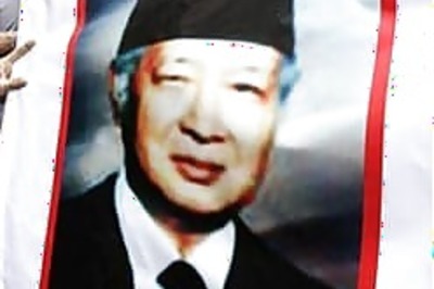 Suharto's family allows docs to take him off life support