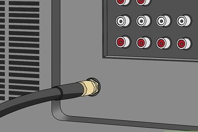 How to Unscrew a Coaxial Cable From Audiovisual Equipment