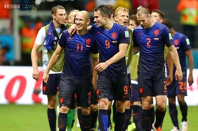 World Cup 2014: Dutch and Chile to battle for Group B top spot